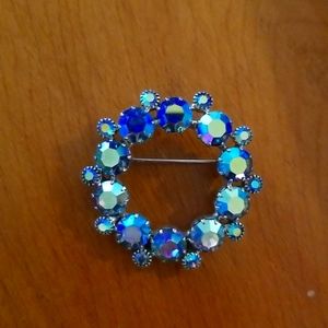 Vintage Beautiful Wreath Purple/Blue Aurora Borealis Brooch